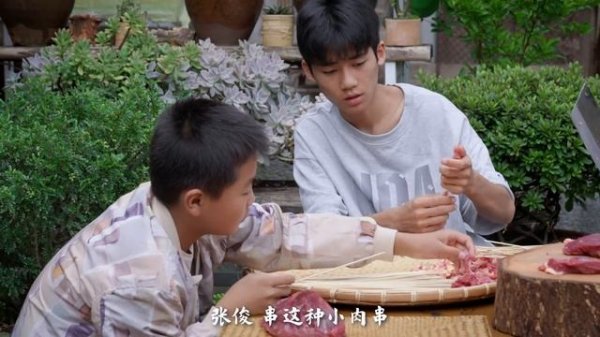 「一席一果」葡萄——树藤上一串串的甜蜜宝石【滇西小哥】