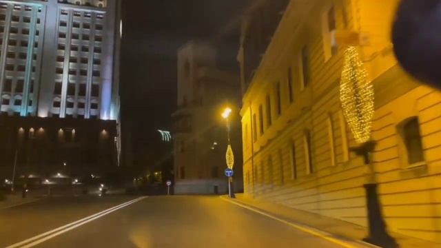 Тёплый Январь по Ночному Баку; Карантин! смотреть онлайн