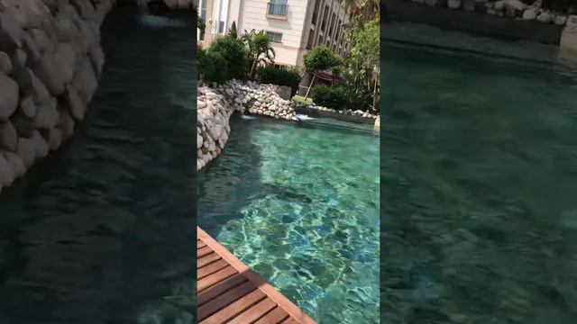 Бассейн с минеральной водой смотреть онлайн