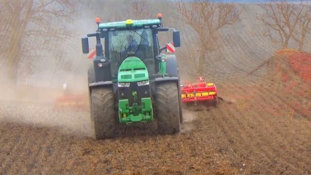 Wiosna w polu 2022 - John Deere 8400R vs Vaderstad Spirit 400 , Topdown 400 & carrier 525 смотреть онлайн