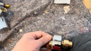 НА КАКОЙ ГЛУБИНЕ УСТАНАВЛИВАТЬ ВОДОРОЗЕТКИ ПОД СМЕСИТЕЛЬ 🛀