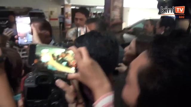 10.30am: Anwar tiba di Hotel Seri Pacific untuk mesyuarat BN-PH смотреть онлайн