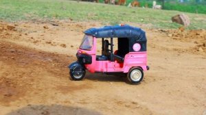 Гоночная машинка и грузовики