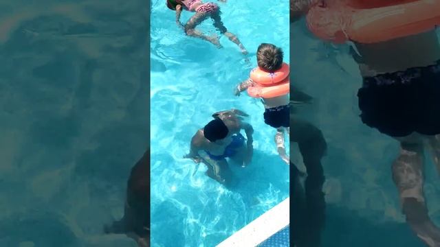 я пробыл 2 минуты 36 секунд под водой реально! смотреть онлайн