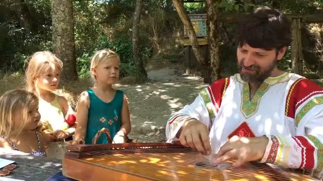 Владимир Гусляр, 3 девчоночки и корзинка с котятами смотреть онлайн