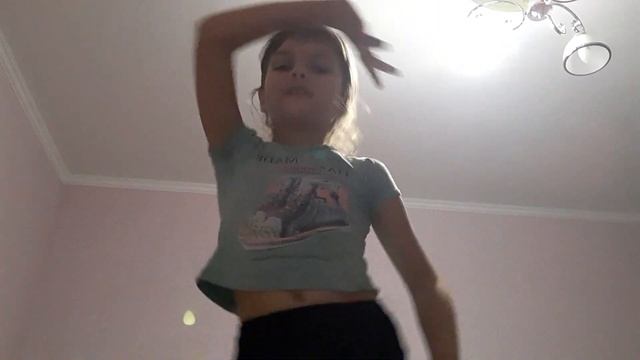 Я танцую под песню девочка танцуй 🤗😉 Всем читать описание важно 👇. смотреть онлайн