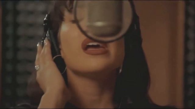 Jennifer López- homenaje a Selena Quintanilla (Selena movie) смотреть онлайн