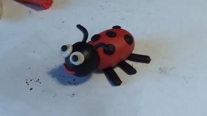 Как слепить божью коровку из пластилина