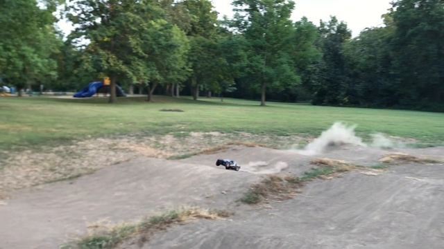 Traxxas Slash 4x4 VXL - RACE TRACK ACTION!! & FUN BASH SESSION!! смотреть онлайн