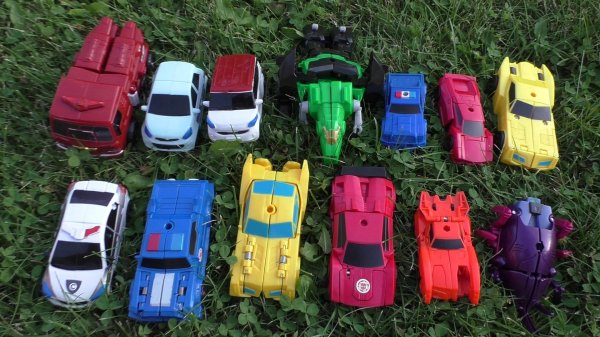 Роботы трансформируются на траве. Мультики для мальчиков.