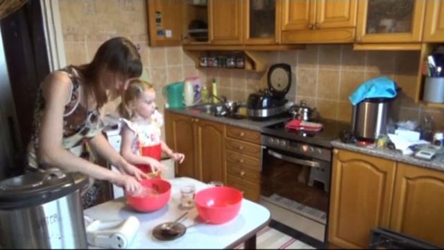 Шоколадные маффины (шоколадные кексы) с жидкой начинкой приготовление смотреть онлайн