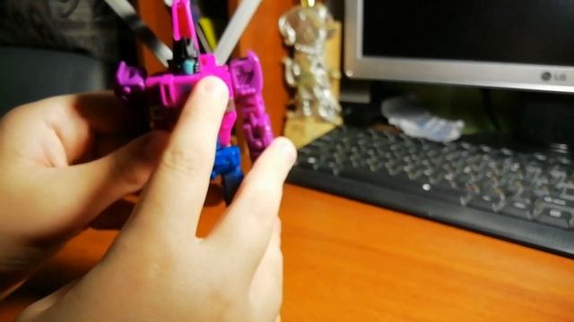 Обзор на transformers siege spinister (WFC-S48) смотреть онлайн