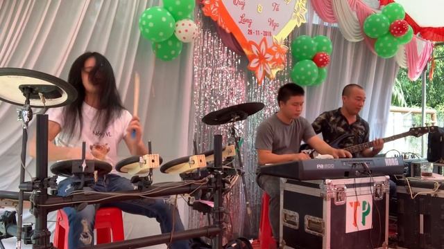 Ngày xuân vui cưới-cha cha-disco-cover(drum thiên tài)CaSĩ hát tempo box xịt khói(thiên phú band) смотреть онлайн