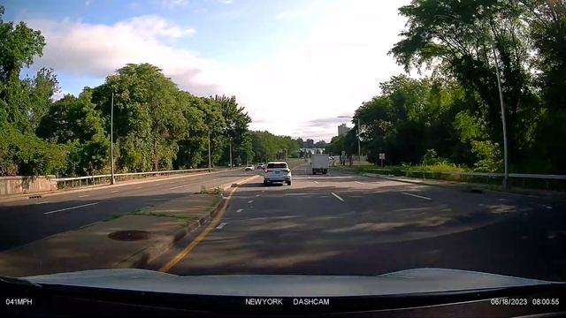 Driver runs red light Viofo A139 Pro Video смотреть онлайн