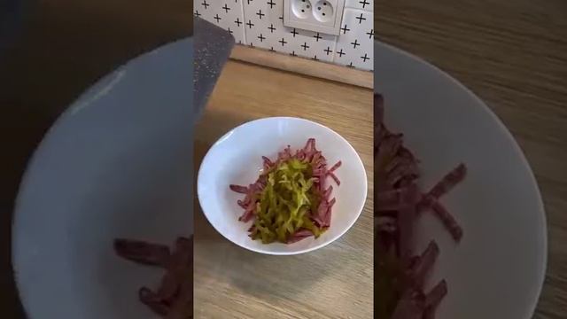 Рецепт вкусного Новогоднего салата смотреть онлайн