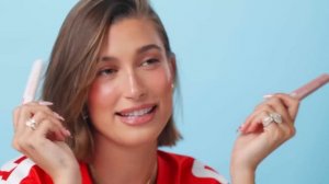 10 ВЕЩЕЙ без которых не может жить ХЕЙЛИ БИБЕР | Интервью GQ