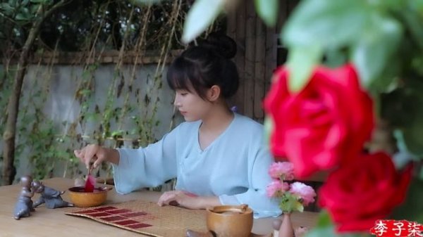 make natural lipstick with flowers 用鲜花给自己做了套胭脂,原来古代的胭脂眉黛膏是这样做出来的丨Liziqi Channel