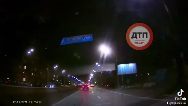 Вечерний Киев  Авто поліції полюбило транспортний засіб автошколи. Народного ополчення