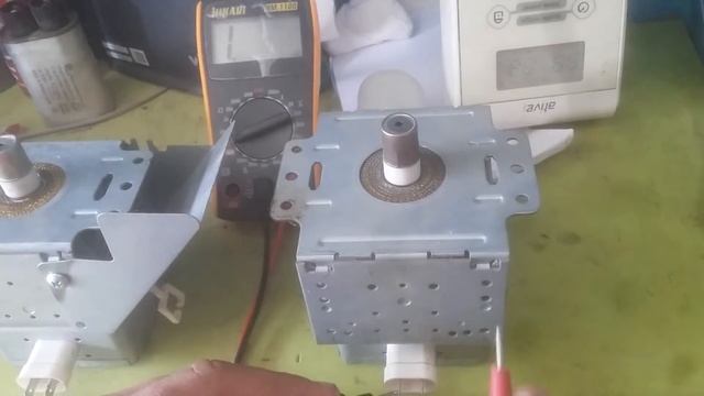 Testando Magnetron de micro-ondas com milímetro digital смотреть онлайн