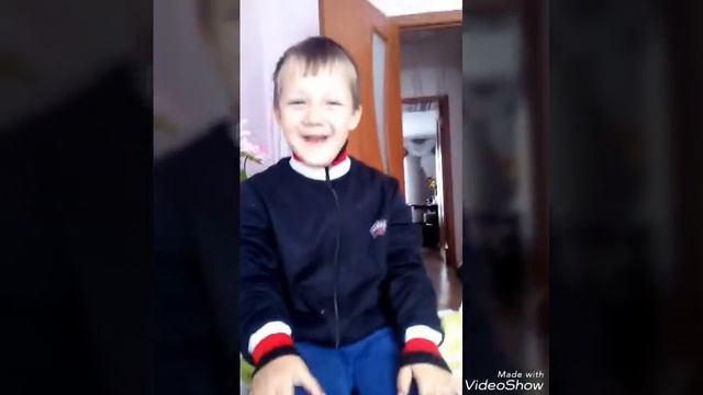 Малой сошел с ума дали ему лимон он его съел смотрите что с ним стало смотреть онлайн