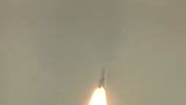 Titan IV A-20 explodes over Cape Canaveral (8-12-98) смотреть онлайн