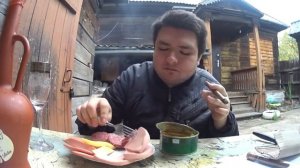 ГИТЕЛЬМАН ОБЕДАЕТ В ОГРАДЕ!