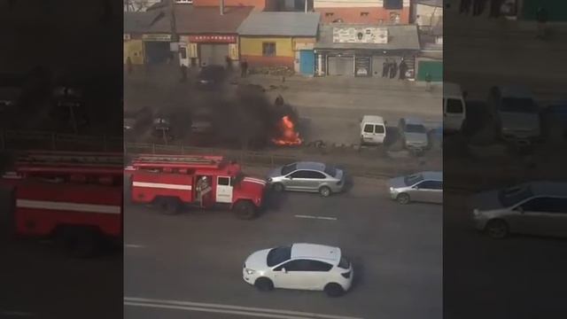 В Воронеже горит машина смотреть онлайн