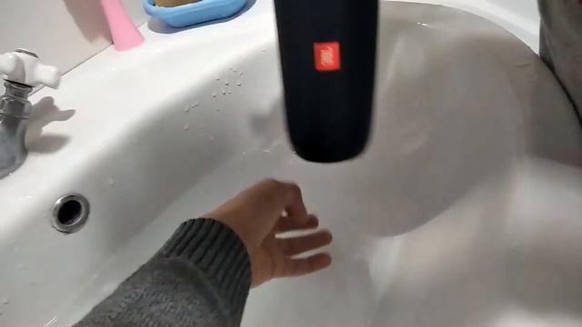 flip 5 басс тест в воде 1ая часть смотреть онлайн