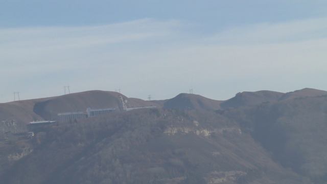 Кисловодск. Вид с высоты в районе горбольницы с оптическим зумом. смотреть онлайн