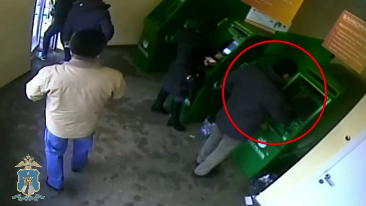 Мужчина подозревается в краже денег с банковской карты смотреть онлайн