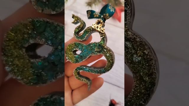 Змеи из эпоксидной смолы смотреть онлайн