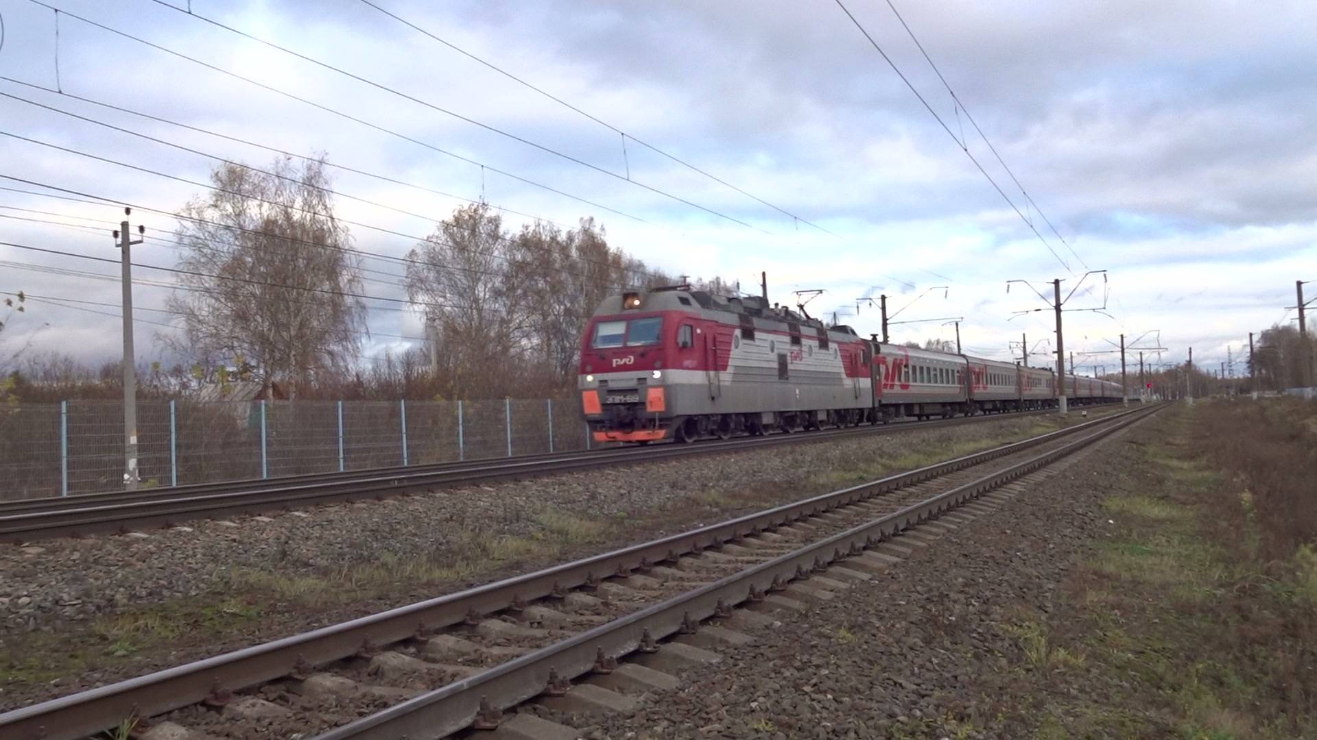 Электровоз ЭП1М-619 со скорым пассажирским поездом №047М Самара - Санкт-Петербург смотреть онлайн