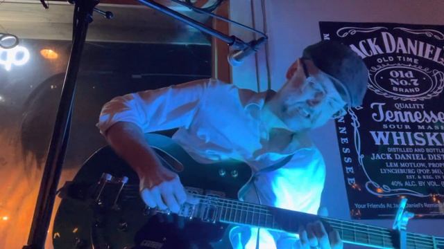 Son of Brad, ￼ Kings of Leon, “Sex on Fire”￼ смотреть онлайн