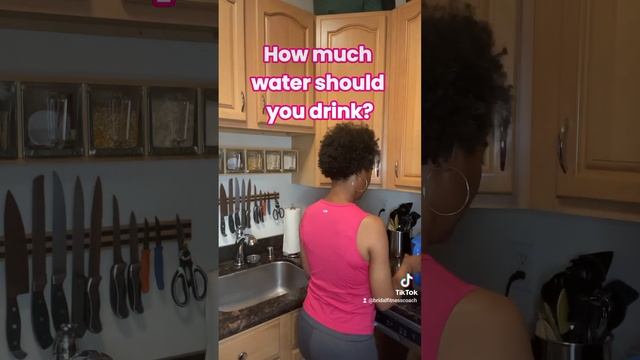 How much water should you drink? #waterintake #weddingplanning #bridesgoal смотреть онлайн