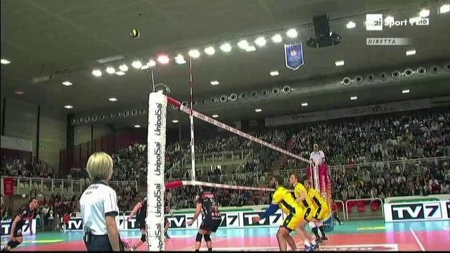 Lezione di volley - centrale: il primo tempo di Volpato смотреть онлайн