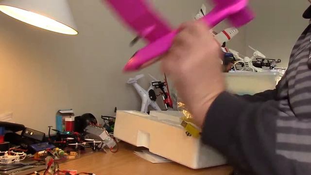 MongoTV_691 - Mongo Drones - Unboxing RC Plane Fly Bear FX-805 смотреть онлайн