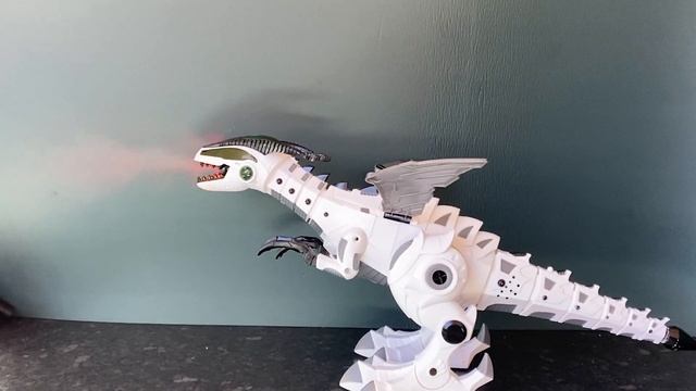 Cool Fire Breathing Walking Dragon In Action | Cool Toys 2022 | Mist Spraying Electric Dragon Toy смотреть онлайн
