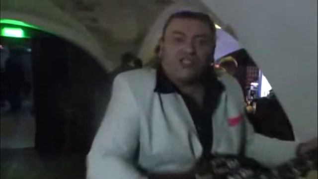 Пророк Санбой знакомится с К. Мильчиным и М. Котоминым и поет песню «Тамара». Москва, 2015 год смотреть онлайн