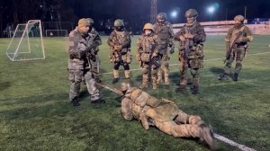 Игорь Зорин на базе у Бати Терминатора. Обращение с автоматом.