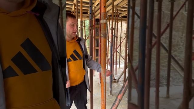 Сборка опалубки на ригеля #романгаан #строительствосочи смотреть онлайн