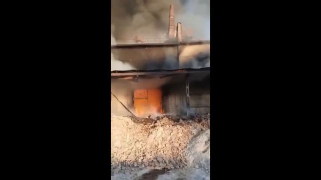 Пожар произошел на складе в Казани смотреть онлайн