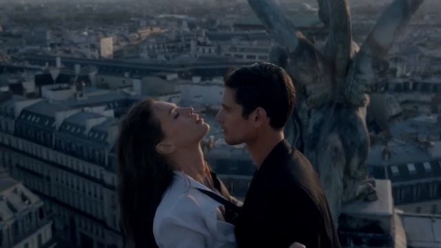 Film Mon Paris Le nouveau parfum féminin par Yves Saint Laurent смотреть онлайн