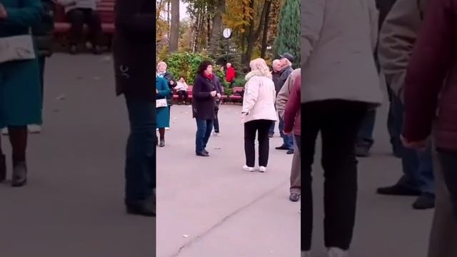 А МОРЕ В ТВОИХ ЛАДОНЯХ ПРОСТО ВОДА! смотреть онлайн