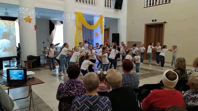 Выступление дочи на День пожилого человека смотреть онлайн