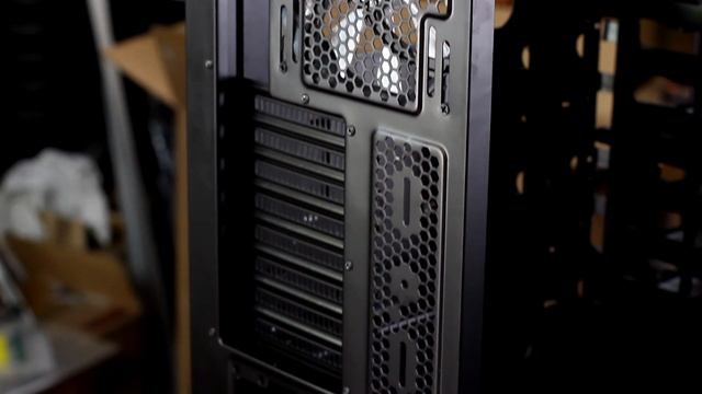 Review of the New Phanteks Enthoo Pro смотреть онлайн