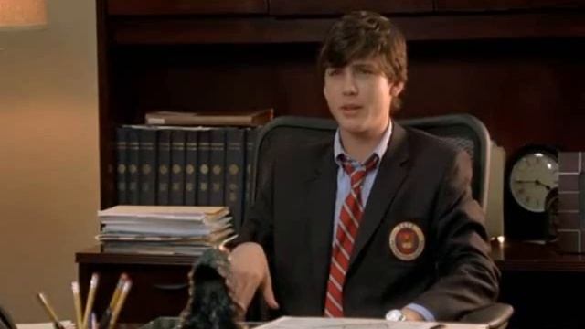 Logan Lerman's Strange Gestures - Meet Bill смотреть онлайн