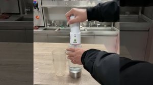 Portable home soda siphon soda water maker operation video