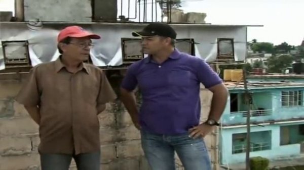 ESTRENO / TRAS LA HUELLA CASO AZUL DE BARRA