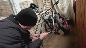 Мастер Кривые Руки устанавливает задний переключатель SHIMANO DEORE M5100 на фэтбайк Аляска3.0.