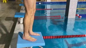 Как прыгать в бассейн с тумбочки